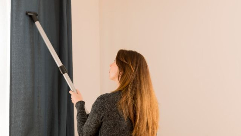 Cách giặt màn rèm mà không cần phải tháo xuống